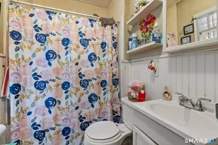 27 Windsor Ave, Meriden, CT 06451 - Photo 32