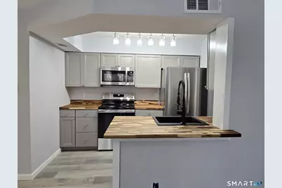 90 Crown Knoll Court #APT 136, Groton, CT 06340 - Photo 2