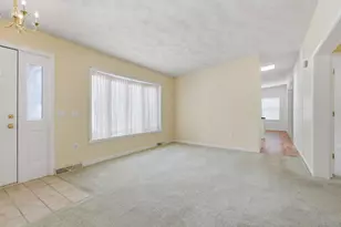 18 Hillcrest Dr, Montville, CT 06382 - Photo 4