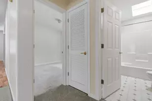 18 Hillcrest Dr, Montville, CT 06382 - Photo 8