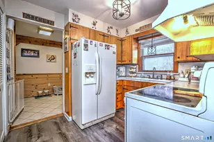 225 Meriden Rd, Waterbury, CT 06705 - Photo 16