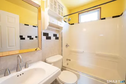 360 Saunders Avenue, Bridgeport, CT 06606 - Photo 6