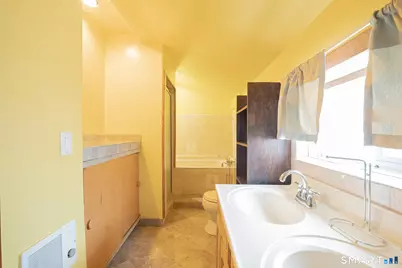 360 Saunders Avenue, Bridgeport, CT 06606 - Photo 4