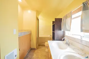 360 Saunders Ave, Bridgeport, CT 06606 - Photo 4