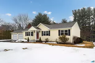 6 Carriage Dr, North Haven, CT 06473 - Photo 2
