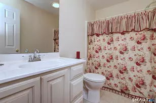 8 Hill St, East Haven, CT 06512 - Photo 36