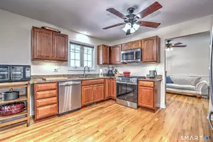 8 Hill St, East Haven, CT 06512 - Photo 18