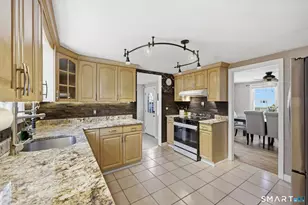 41 Oak St, East Hartford, CT 06118 - Photo 8