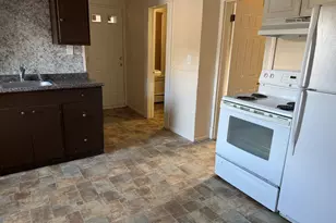 302 Lakeview Ave, Waterbury, CT 06705 - Photo 6