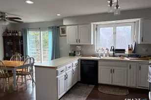 6 Cornfield Ln, Woodbridge, CT 06525 - Photo 12