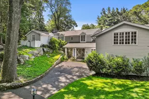 7 Raiders Ln, Darien, CT 06820 - Photo 2