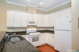 1 King Philip Dr, West Hartford, CT 06117 - Photo 10