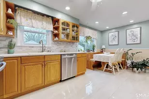 22 Hollywood Ave, Milford, CT 06460 - Photo 2