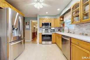 22 Hollywood Ave, Milford, CT 06460 - Photo 4