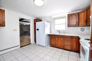 18 Play Rd, Enfield, CT 06082 - Photo 8