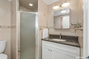 200 Mohegan Dr, West Hartford, CT 06117 - Photo 18