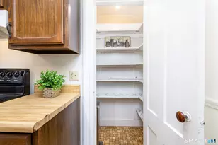 41 Walnut St, Enfield, CT 06082 - Photo 6