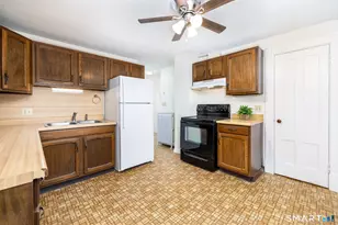 41 Walnut St, Enfield, CT 06082 - Photo 2