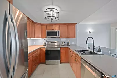 3250 Fairfield Avenue #APT 211, Bridgeport, CT 06605 - Photo 4