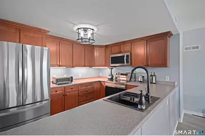 3250 Fairfield Avenue #APT 211, Bridgeport, CT 06605 - Photo 6