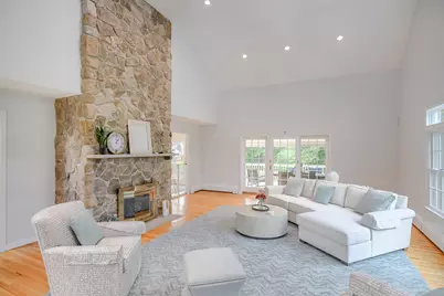 20 Laura Drive, Danbury, CT 06811 - Photo 4