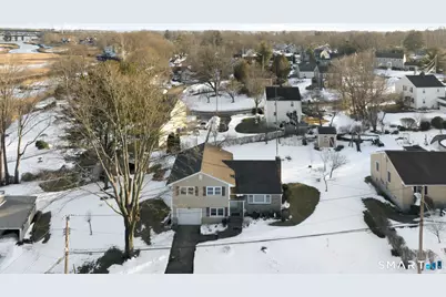 66 Bridgeview Place, Stratford, CT 06614 - Photo 2