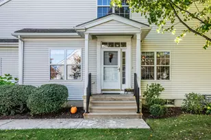 28 Meadowview Ct, Canton, CT 06019 - Photo 2