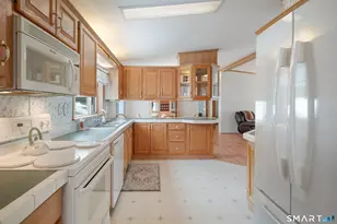 108 Clark Rd, Naugatuck, CT 06770 - Photo 4