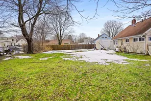 69 Seaver Cir, Bridgeport, CT 06606 - Photo 4