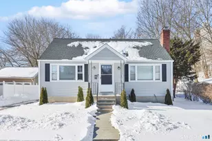 11 Stratfield Pl, Bridgeport, CT 06606 - Photo 2