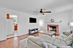 11 Stratfield Pl, Bridgeport, CT 06606 - Photo 10