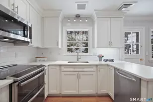 39 McIntosh Rd, Stamford, CT 06903 - Photo 6