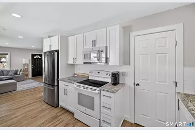 22 Woodlawn Avenue, Waterford, CT 06385 - Photo 16