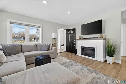 22 Woodlawn Avenue, Waterford, CT 06385 - Photo 6