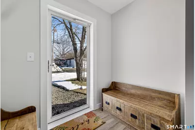 22 Woodlawn Avenue, Waterford, CT 06385 - Photo 4