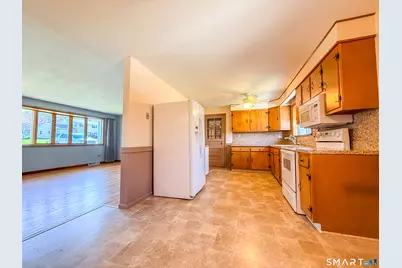27 Londonderry Drive, Wallingford, CT 06492 - Photo 4