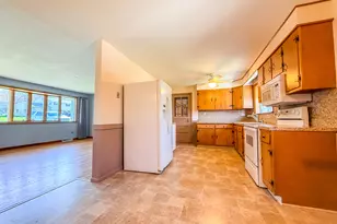 27 Londonderry Dr, Wallingford, CT 06492 - Photo 4