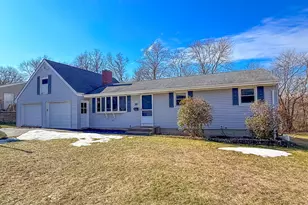 27 Londonderry Dr, Wallingford, CT 06492 - Photo 1