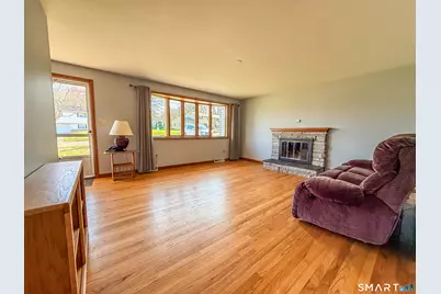 27 Londonderry Drive, Wallingford, CT 06492 - Photo 2