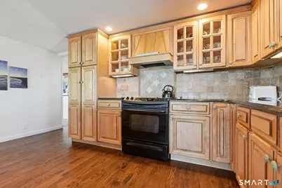 1010 Ocean Avenue, West Haven, CT 06516 - Photo 10