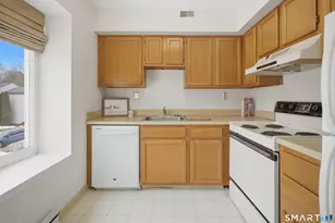 176 Candlewood Dr, South Windsor, CT 06074 - Photo 16