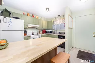 2 Spice Hill Dr, Wallingford, CT 06492 - Photo 4