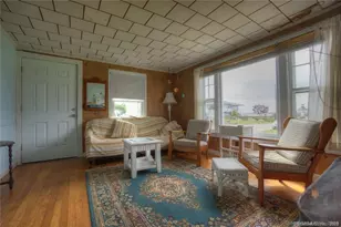 9 Skipper St, Stonington, CT 06378 - Photo 12