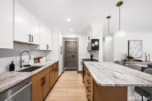 9 Carriage Dr, Simsbury, CT 06070 - Photo 4