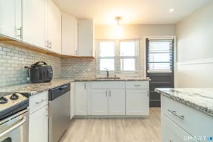 2768 Madison Ave, Bridgeport, CT 06606 - Photo 10