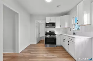 246 Judson Pl, Bridgeport, CT 06610 - Photo 4