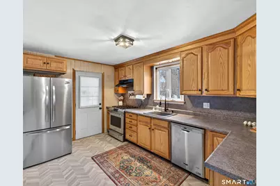 111 Whipple Avenue, Norwich, CT 06360 - Photo 10