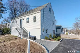 4 Robins Square E, Norwalk, CT 06854 - Photo 2