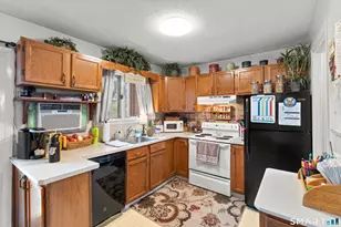 16 Lawton Rd, Manchester, CT 06042 - Photo 8