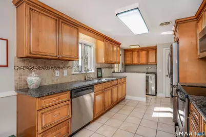 15 Avondale Road, West Hartford, CT 06117 - Photo 10